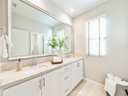 211  Canvas  , Irvine, CA