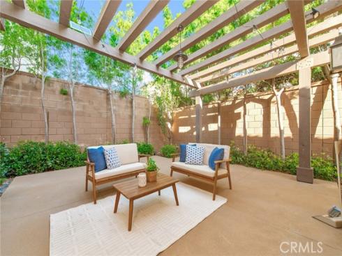 211  Canvas  , Irvine, CA