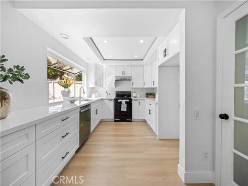 12  Oakdale  , Irvine, CA