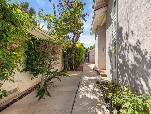 12  Oakdale  , Irvine, CA