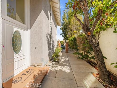 12  Oakdale  , Irvine, CA