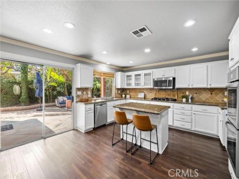 74  Linhaven  , Irvine, CA