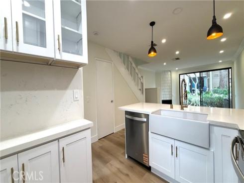 196  Pineview  , Irvine, CA