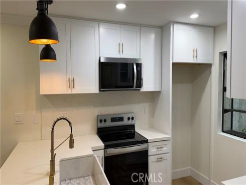 196  Pineview  , Irvine, CA