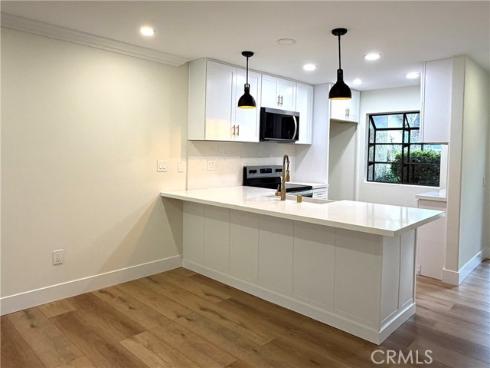 196  Pineview  , Irvine, CA