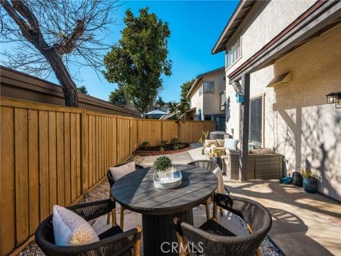 92  Echo  34  Run, Irvine, CA