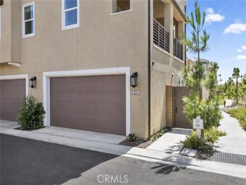 251  Follyhatch  , Irvine, CA