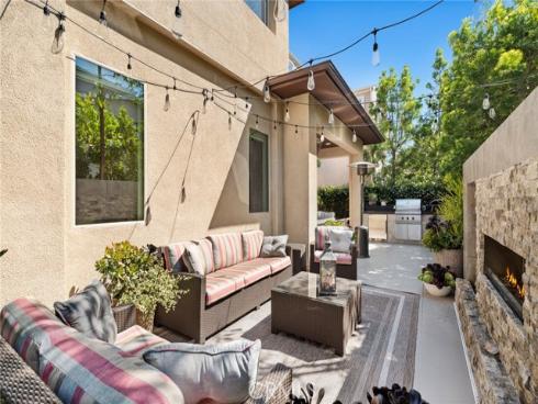 131  Spiral  , Irvine, CA