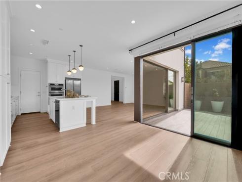 115  Della  , Irvine, CA