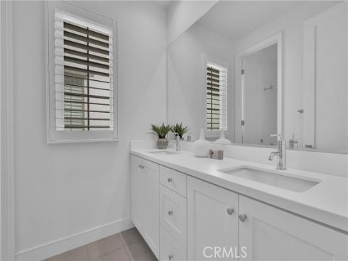 115  Della  , Irvine, CA