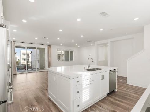 144  sash  , Irvine, CA