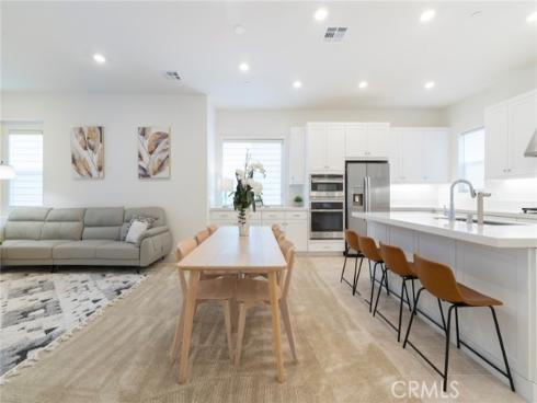 275  Lynx  , Irvine, CA