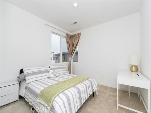 275  Lynx  , Irvine, CA