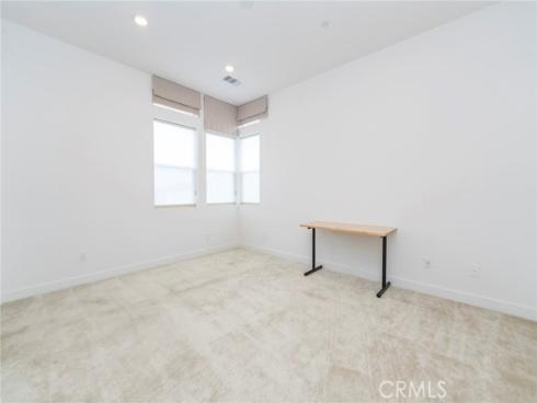 275  Lynx  , Irvine, CA