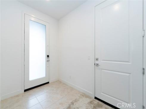 275  Lynx  , Irvine, CA