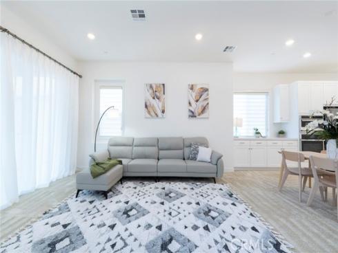 275  Lynx  , Irvine, CA