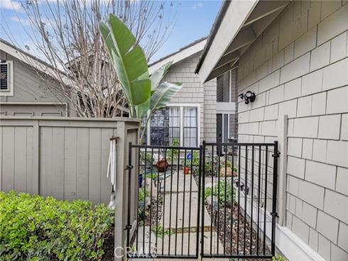 10  Pinewood  , Irvine, CA