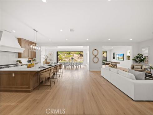 221  Clear Fls  , Irvine, CA