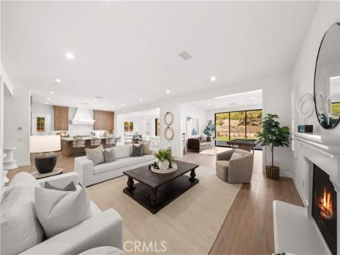 221  Clear Fls  , Irvine, CA