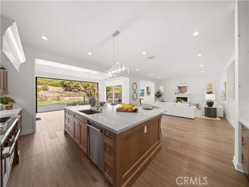 221  Clear Fls  , Irvine, CA