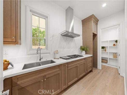 221  Clear Fls  , Irvine, CA