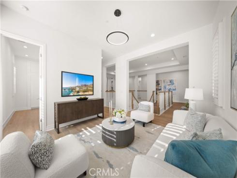 221  Clear Fls  , Irvine, CA