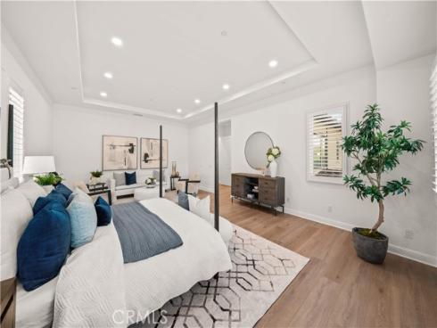 221  Clear Fls  , Irvine, CA