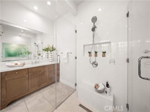 221  Clear Fls  , Irvine, CA