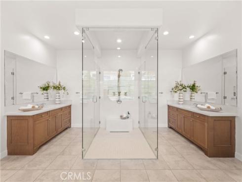 221  Clear Fls  , Irvine, CA