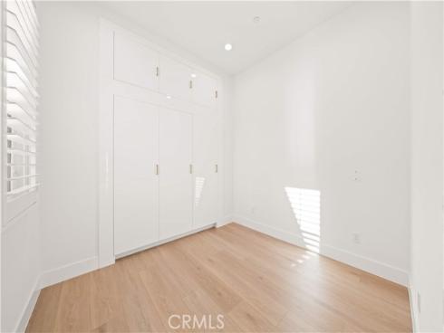 221  Clear Fls  , Irvine, CA