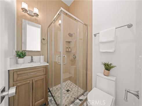 221  Clear Fls  , Irvine, CA