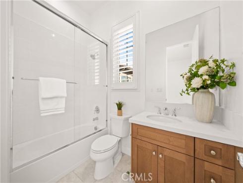 221  Clear Fls  , Irvine, CA