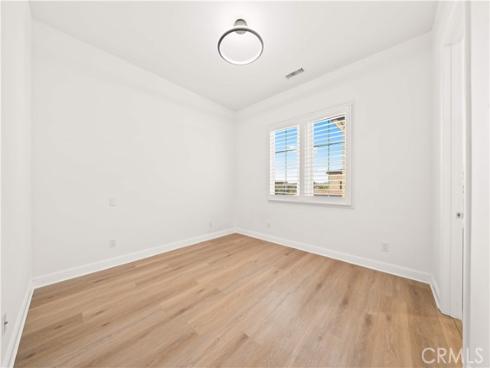 221  Clear Fls  , Irvine, CA