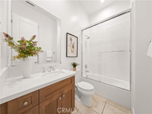 221  Clear Fls  , Irvine, CA