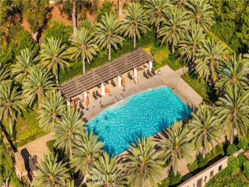 221  Clear Fls  , Irvine, CA