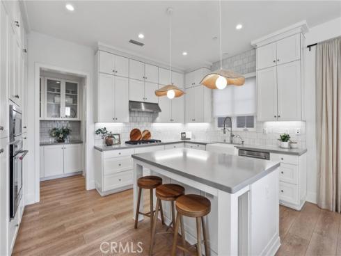 103  Vigna  , Irvine, CA