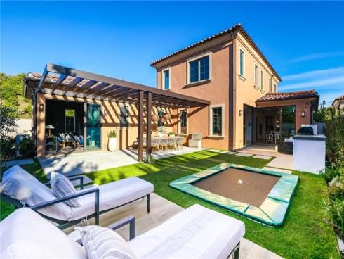 103  Vigna  , Irvine, CA