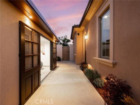 103  Vigna  , Irvine, CA