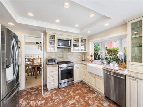 23  Rainbow Falls  , Irvine, CA