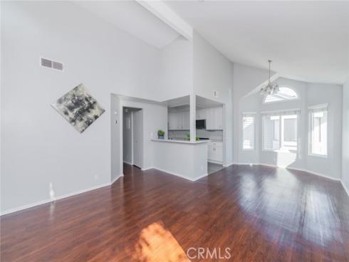 83 Huntington 278 , Irvine, CA