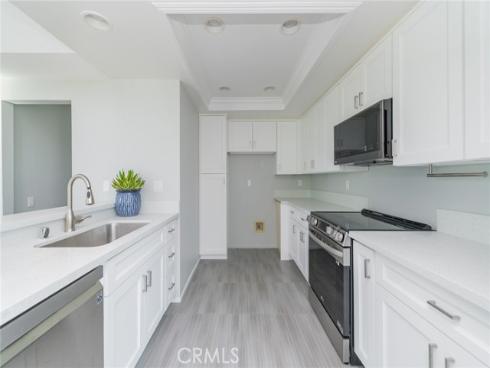 83 Huntington 278 , Irvine, CA