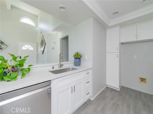 83 Huntington 278 , Irvine, CA