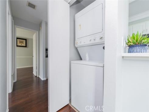 83 Huntington 278 , Irvine, CA