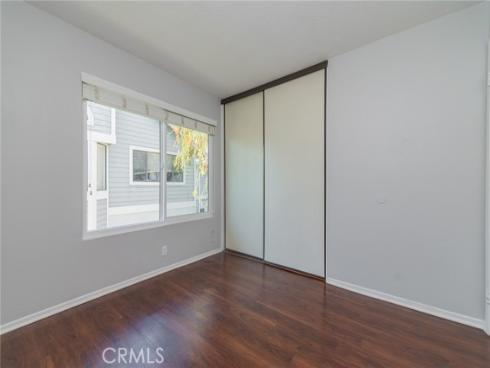 83 Huntington 278 , Irvine, CA