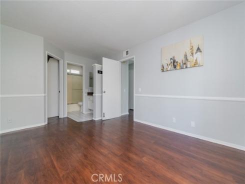 83 Huntington 278 , Irvine, CA