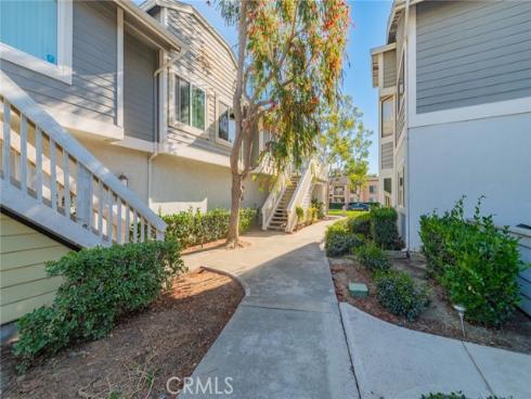 83 Huntington 278 , Irvine, CA