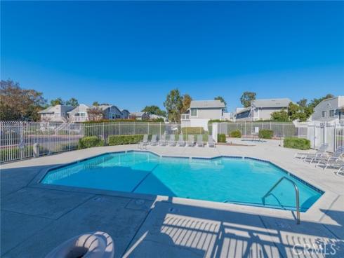 83  Huntington  278 , Irvine, CA