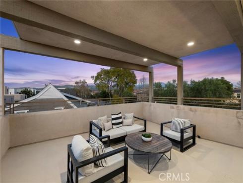 101  Newington  , Irvine, CA