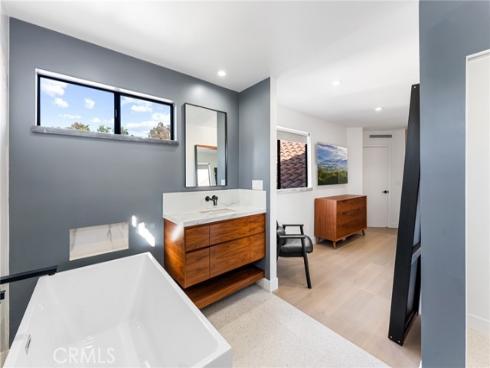 45  Morena  , Irvine, CA