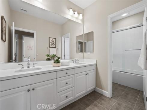 79  Thornapple  , Irvine, CA